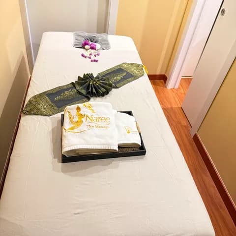 Dettaglio del lettino preparato per il trattamento