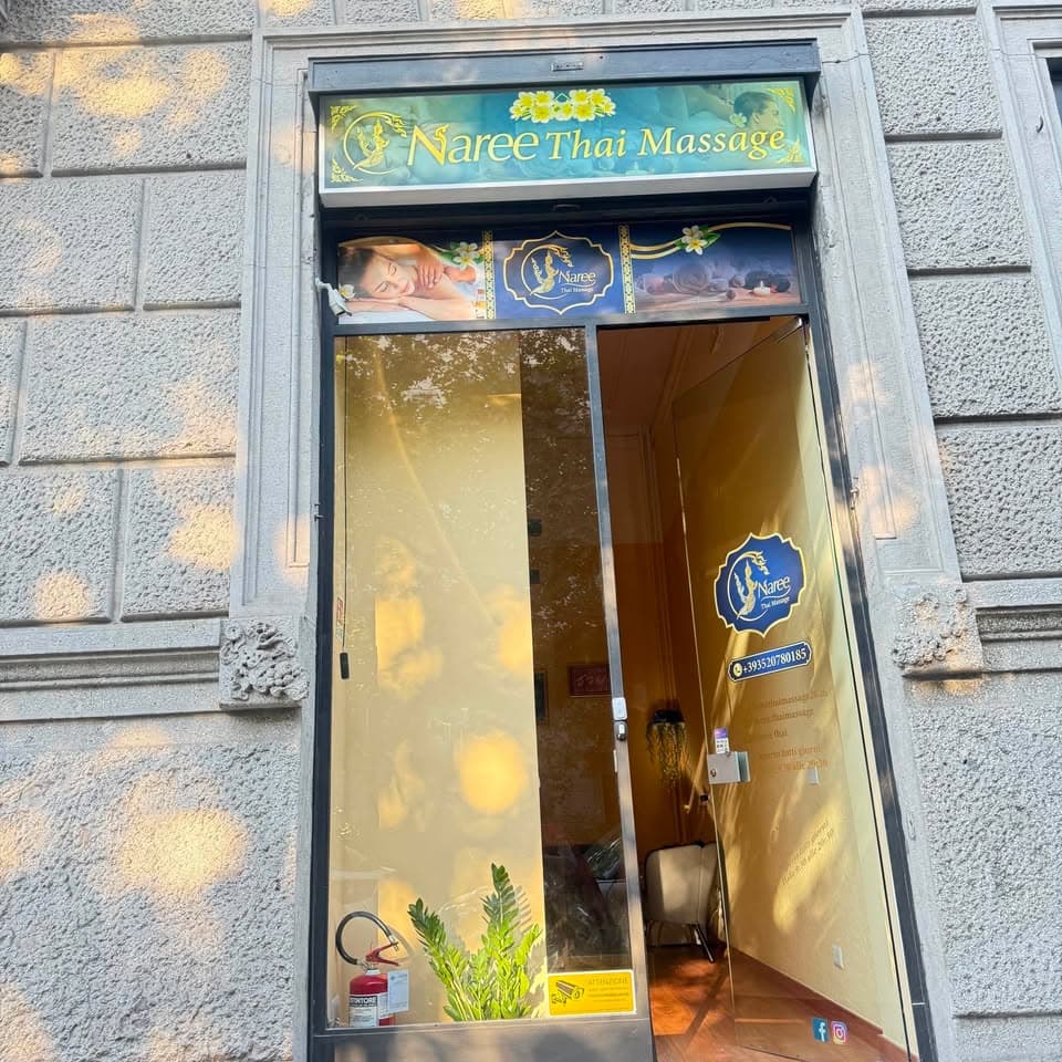 Ingresso del salone Naree Thai Massage a Milano